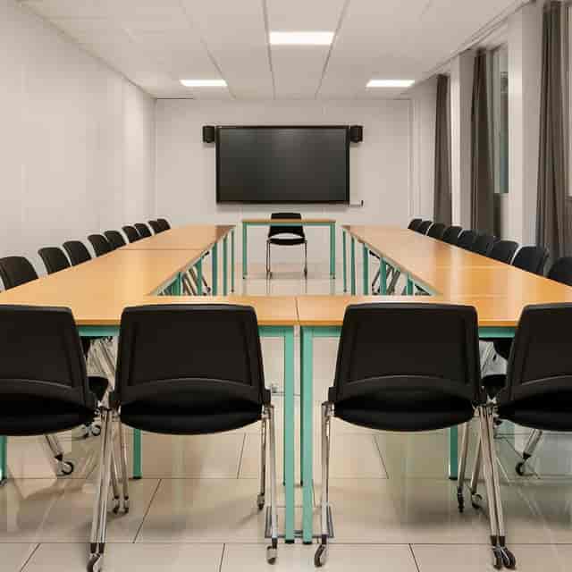 U-shape meeting room in Formeret for collaborative workshops and training sessions.