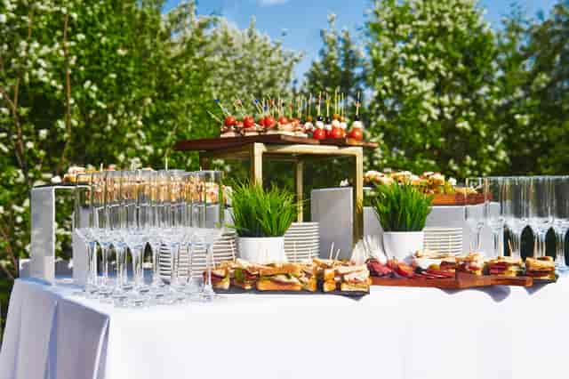Espace La Rochefoucauld outdoor cocktail reception setup for networking events and corporate catering.