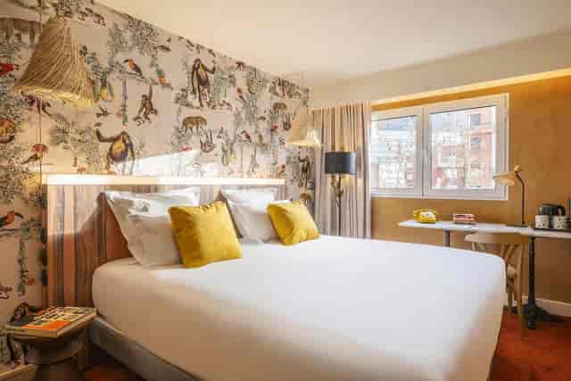 Modern event hall at Kopster Hotel Paris, luxury boutique design for executive corporate retreats.