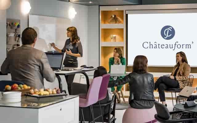 Agile breakout session with creative seating at Liège Saint-Lazare corporate workshop event.