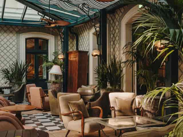 Le Sejour sun-drenched breakout space for corporate retreats and VIP receptions in Paris.