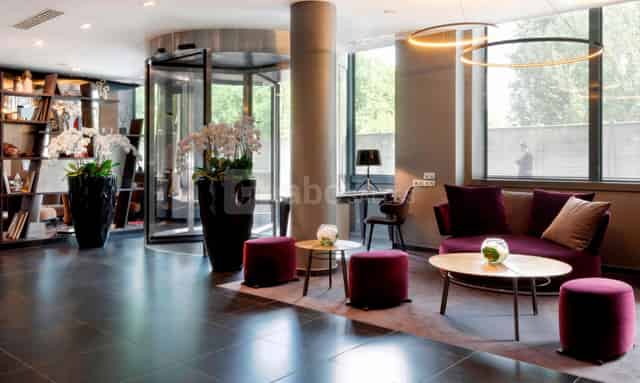 Lounge bar