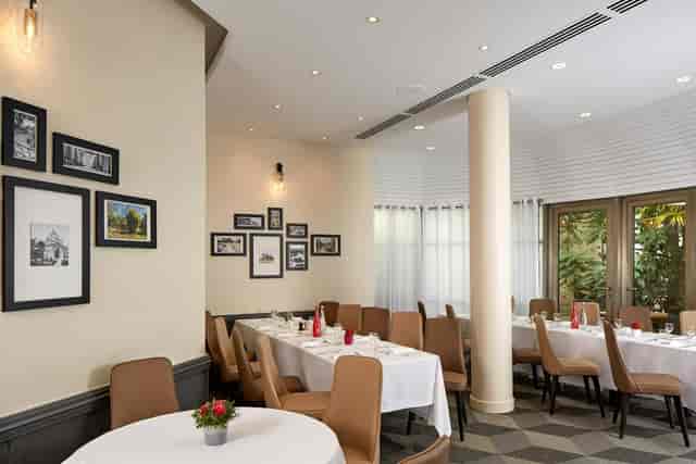 Hôtel Ampère - >Hôtel Ampère</a>