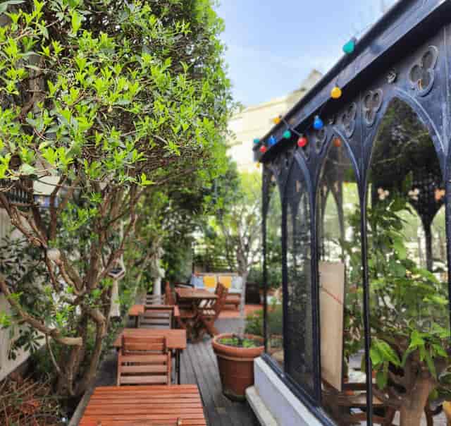 Cozy garden breakout space with festoon lighting for corporate mixers and cocktail receptions.