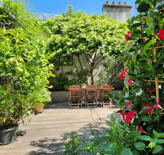 Sourire de Passy terrace: charming garden breakout space for VIP networking and corporate meetings.