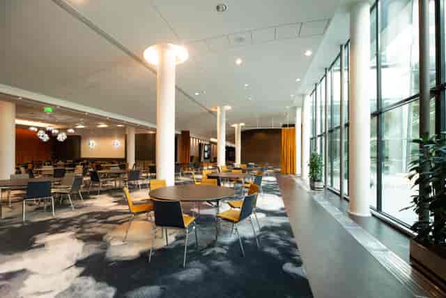 L'Atelier 3 event space with floor-to-ceiling windows for banquet and workshop sessions.
