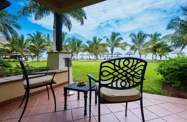 White Sands Hotel