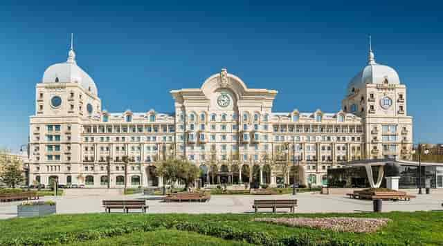 Luxury Courtyard Baku suite, iconic architectural venue for corporate summits and gala events.