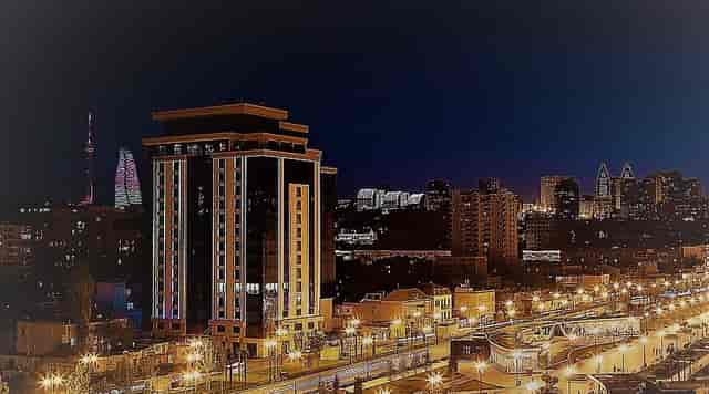 Mövenpick Winter Park Baku bar, panoramic city skyline for corporate networking and gala events.