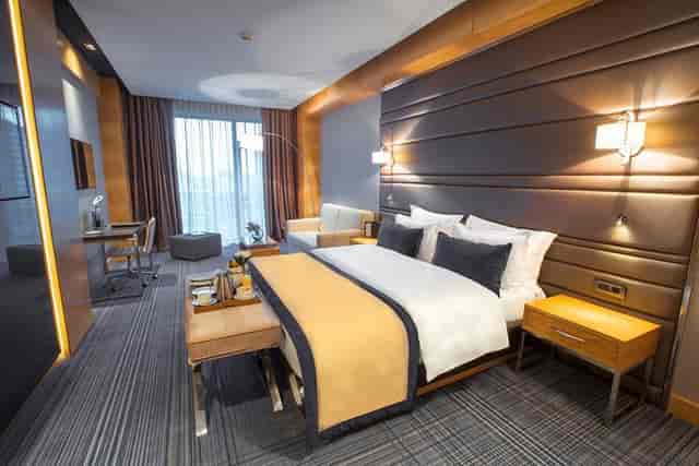 Luxury corporate hotel room at Mövenpick Baku, ideal for executive business meetings and events.