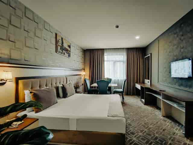 Elegant restaurant dining room in Alba Hotel, perfect for weddings and corporate events.