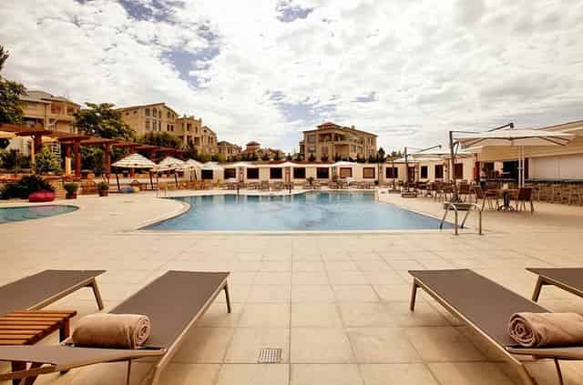 Pool Bar