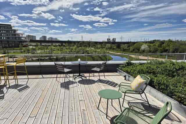 Outdoor terrace at Comet Levallois, ideal for open-air networking receptions and events.