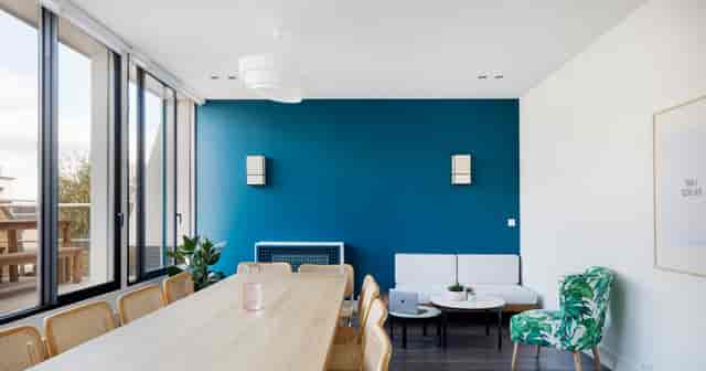 La Galerie breakout room with lounge seating for small-group strategy and corporate meetings.