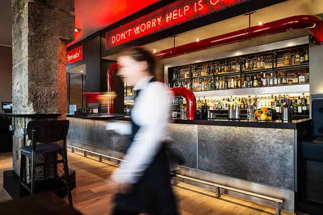 BRASSERIE & BAR