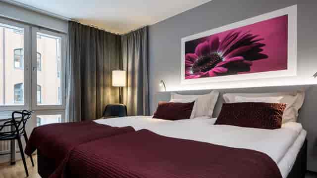 Modern twin hotel room at Hotel Birger Jarl for corporate travel and business accommodation.