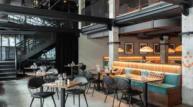Industrial-chic Restaurant Signal venue with booths, ideal for networking and private events.