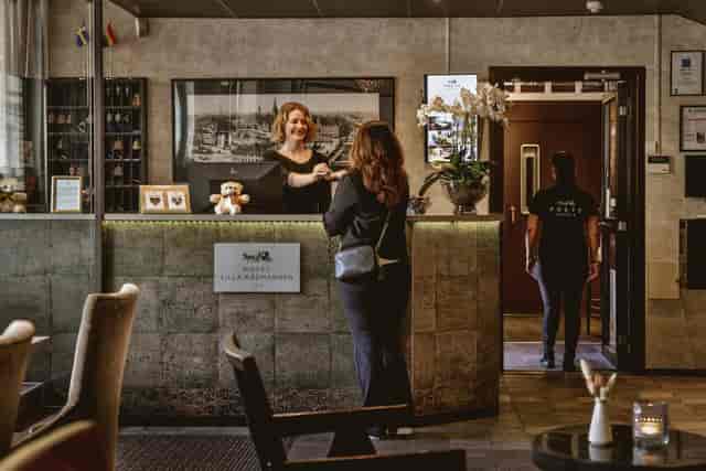 Boutique hotel lobby at Framgång for personalized group check-in and corporate event hosting.