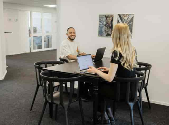 Coworking flex space for small group breakout sessions at Quick Office Östermalm.