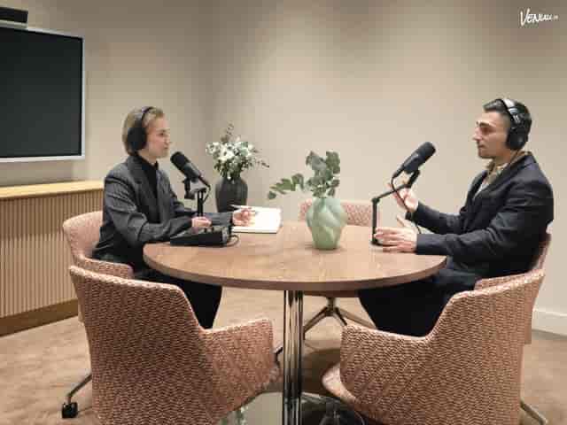Origo Meeting Room 2: Podcast studio with professional sound equipment for content creation.