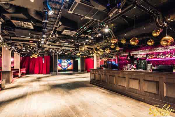 Industrial-chic Main Hall at VENUE81 with bar, perfect for product launches and corporate events.