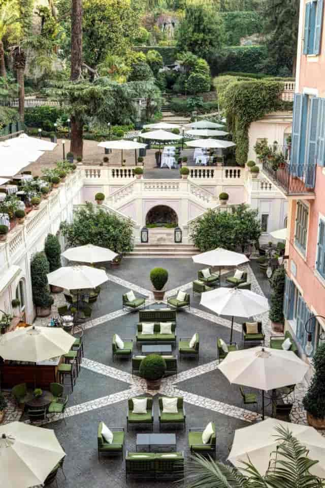 Le Jardin de Russie courtyard: tiered outdoor venue for upscale networking and corporate events.