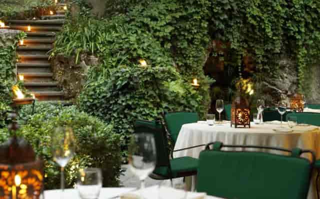 Elegant outdoor dining at Le Jardin de Russie, perfect for VIP dinners and romantic weddings.