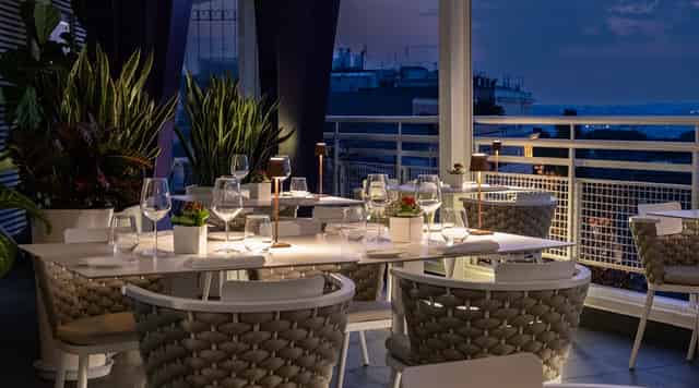 Lounge Bar