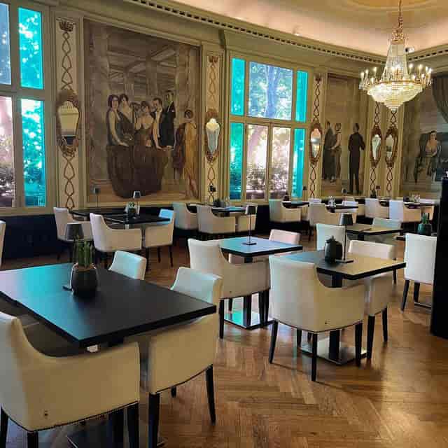 Art Deco suite at Grand Hotel Palace Rome for networking receptions and banquet events.
