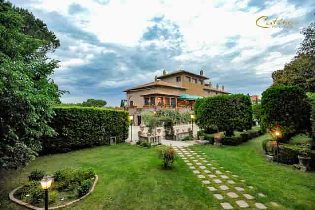 Villa Giovanelli manicured gardens, ideal for luxury outdoor reception and corporate event venue.