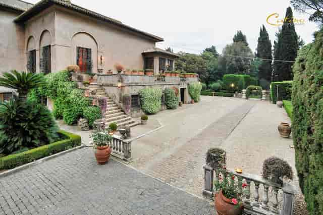 Historic Villa Giovanelli, premier outdoor wedding venue for elegant al fresco receptions.