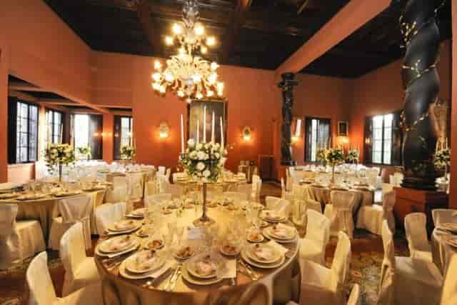 Elegant gala dining room at Villa Giovanelli with classic table settings for formal events.