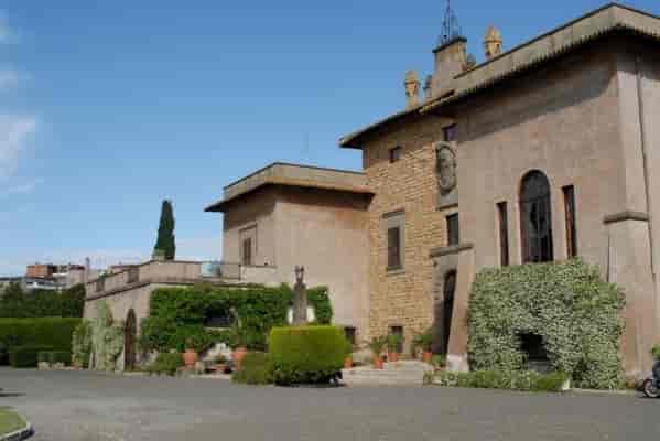 Saloni at Villa Giovanelli, elegant architecture for boutique retreats and corporate events.