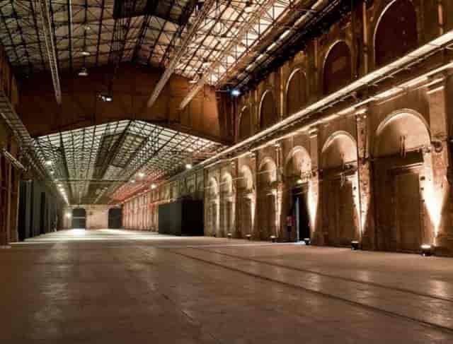 Industrial-chic banquet hall at Officine Farneto, perfect for gala events and trade shows.