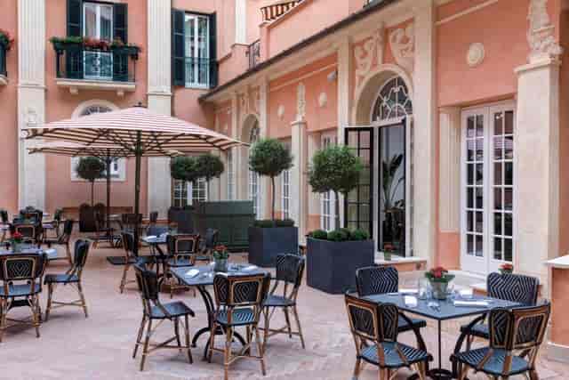 Courtyard at Hotel de la Ville: elegant outdoor space for luxury social receptions and events.