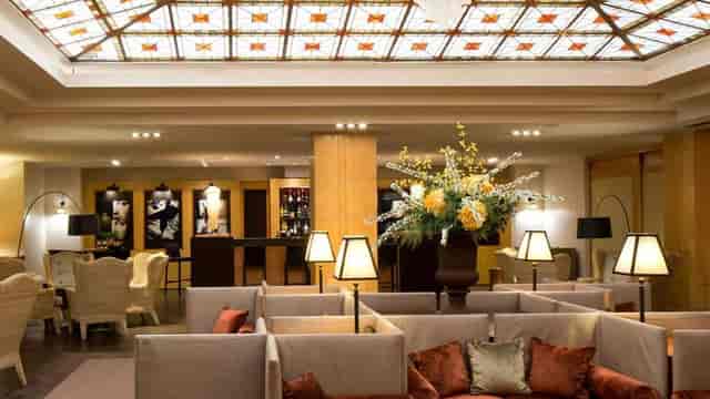 Metropole Convention Center hotel lounge for high-end professional networking and event hosting.