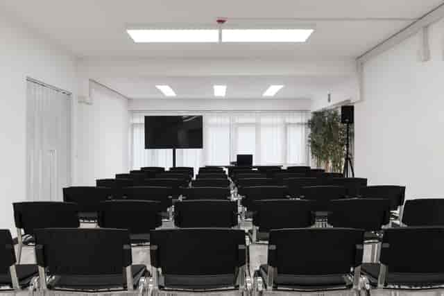 Sala Q theater-style layout for professional conferences and corporate events at Centro Congressi.