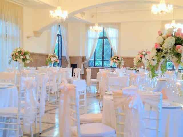 Wedding reception at Nuova Villa dei Cesari featuring elegant floral decor and ballroom seating.