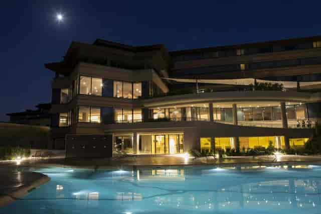 Venere poolside at A.Roma Lifestyle Hotel for corporate incentive travel and executive retreats.