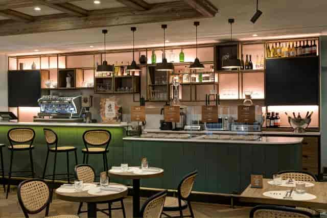 DoubleTree Rome Monti breakout area for professional networking events and coffee service.