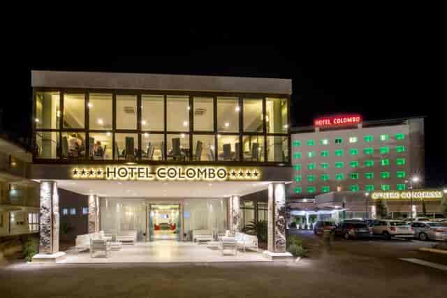 Roma 3 congress center at Hotel Cristoforo Colombo: professional 4-star corporate meeting venue.