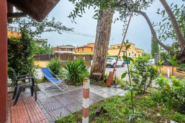 Informal garden breakout area at Villa degli Orazi for corporate events and workshops.
