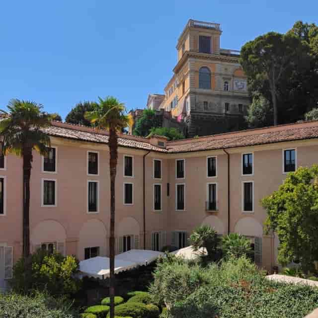 Chiostro Giardino historic villa courtyard for luxury corporate retreats and garden receptions.
