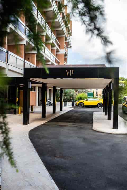 Barberini Meeting Room porte-cochère for luxury corporate events and VIP incentive programs.