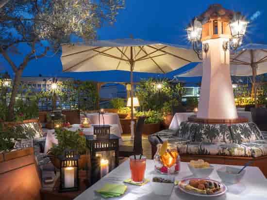 Uliveto Roof Garden, Hotel Diana: Upscale lounge seating for networking receptions and events.