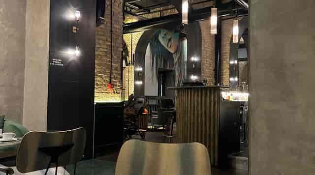 Industrial-chic Cafe in Chapter Roma with mural, ideal for exclusive networking reception events.