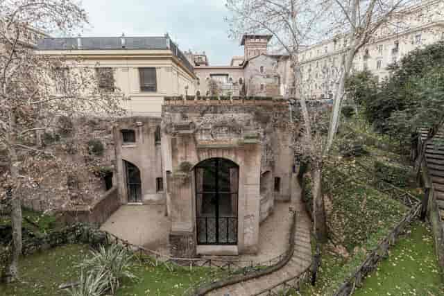 Great Hall in Horti Sallustiani: historic outdoor venue for exclusive networking events.
