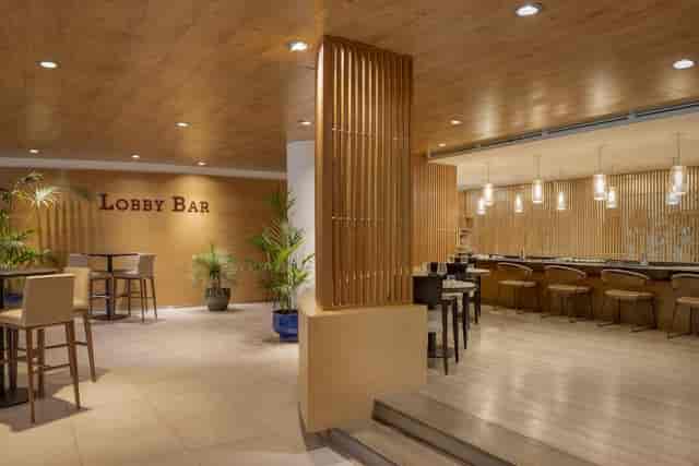 Versatile lobby bar in Precise House Mantegna Roma for networking and event cocktail receptions.