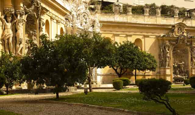 Railings Hall, Palazzo Shedir: elegant historic venue for cocktail receptions and gala dinners.