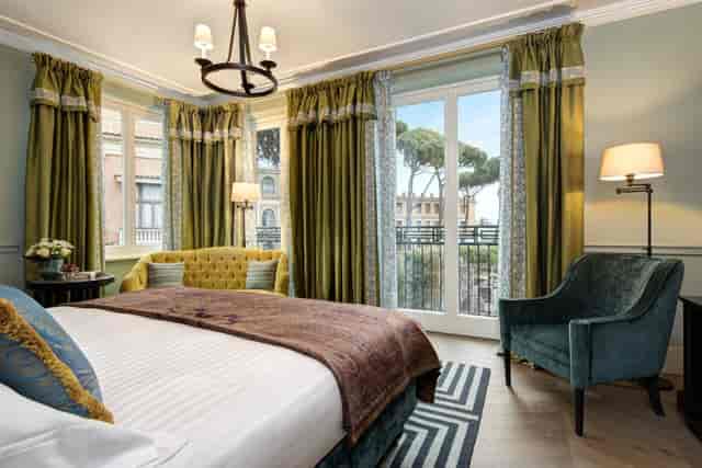 VIP executive suite at Refined Rooms Rome with private workspace for business travel events.